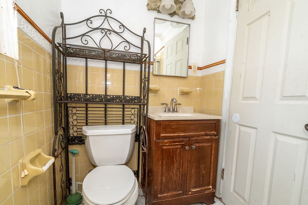 Malden, Massachusetts, 02148, United States, 4 Bedrooms Bedrooms, ,2 BathroomsBathrooms,Residential,For Sale,1986308