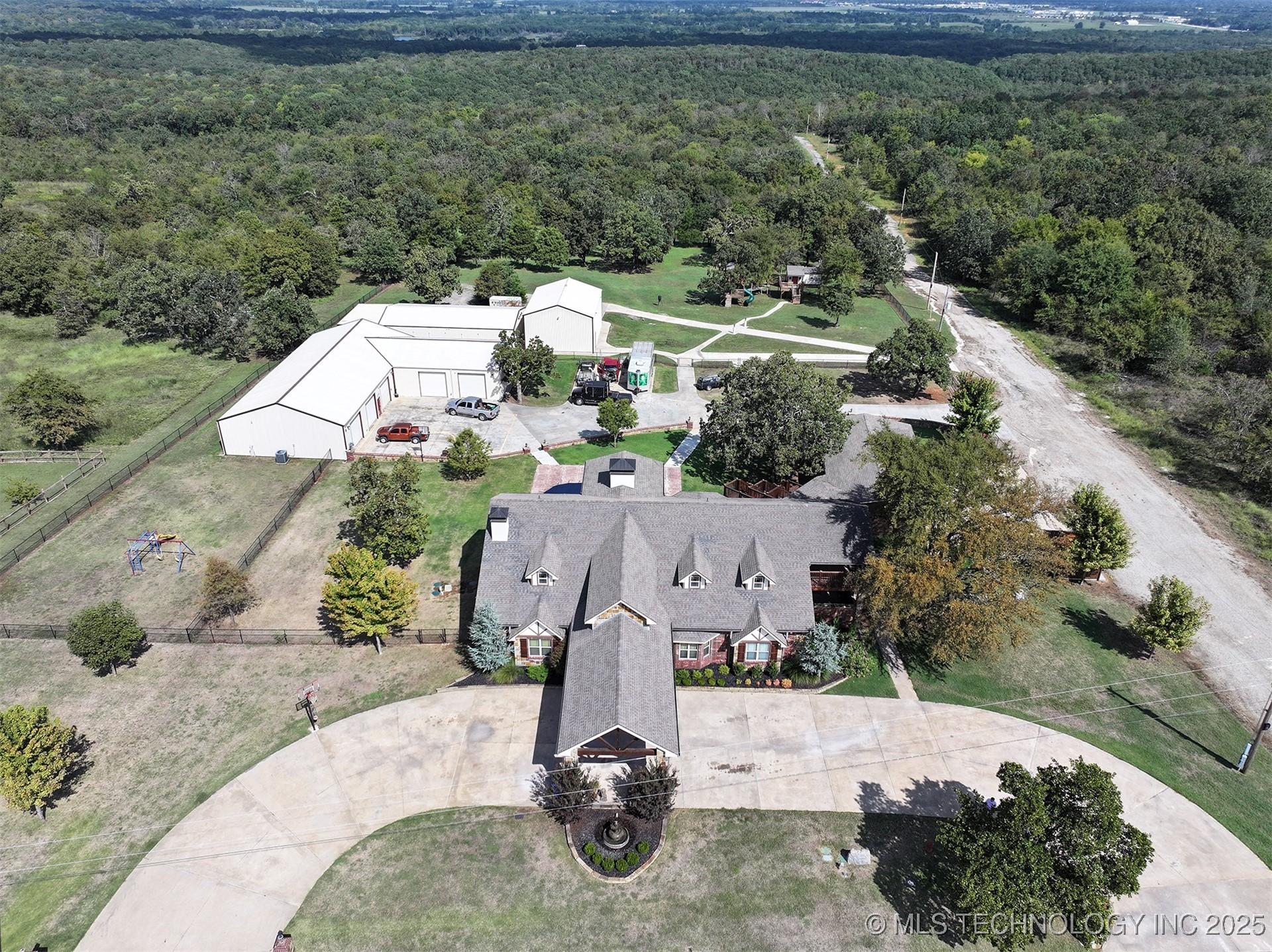 Sallisaw, Oklahoma, 74955, United States, 3 Bedrooms Bedrooms, ,3 BathroomsBathrooms,Residential,For Sale,1977994