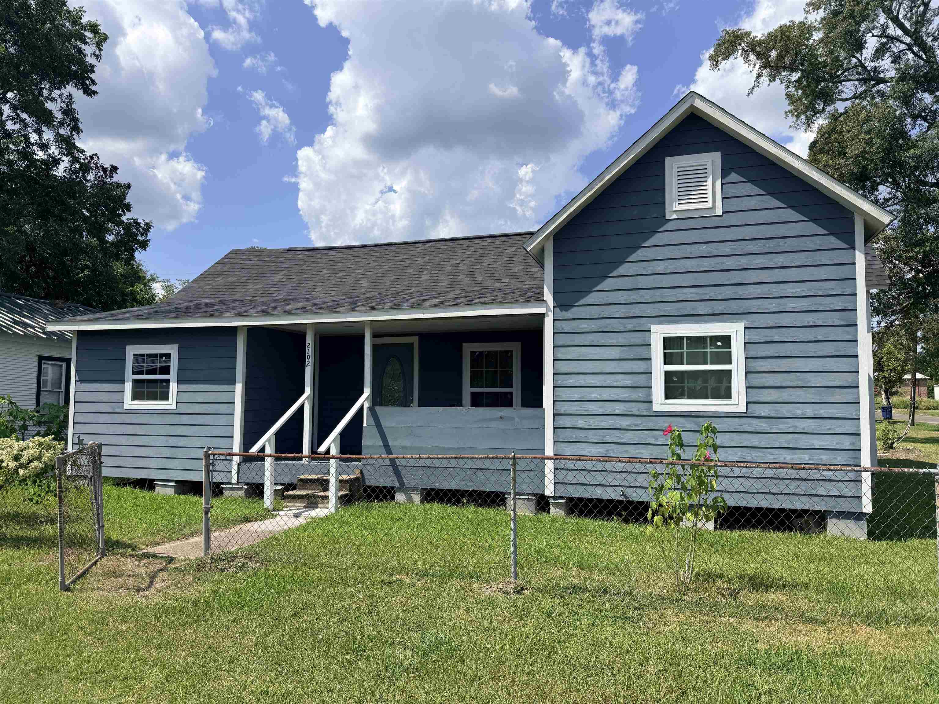Crabtree St, West Orange, TX 77630
