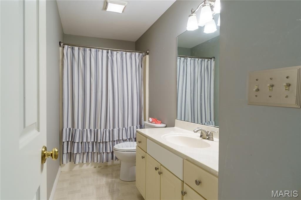 Glen Carbon, Illinois, 62034, United States, 5 Bedrooms Bedrooms, ,4 BathroomsBathrooms,Residential,For Sale,1977133