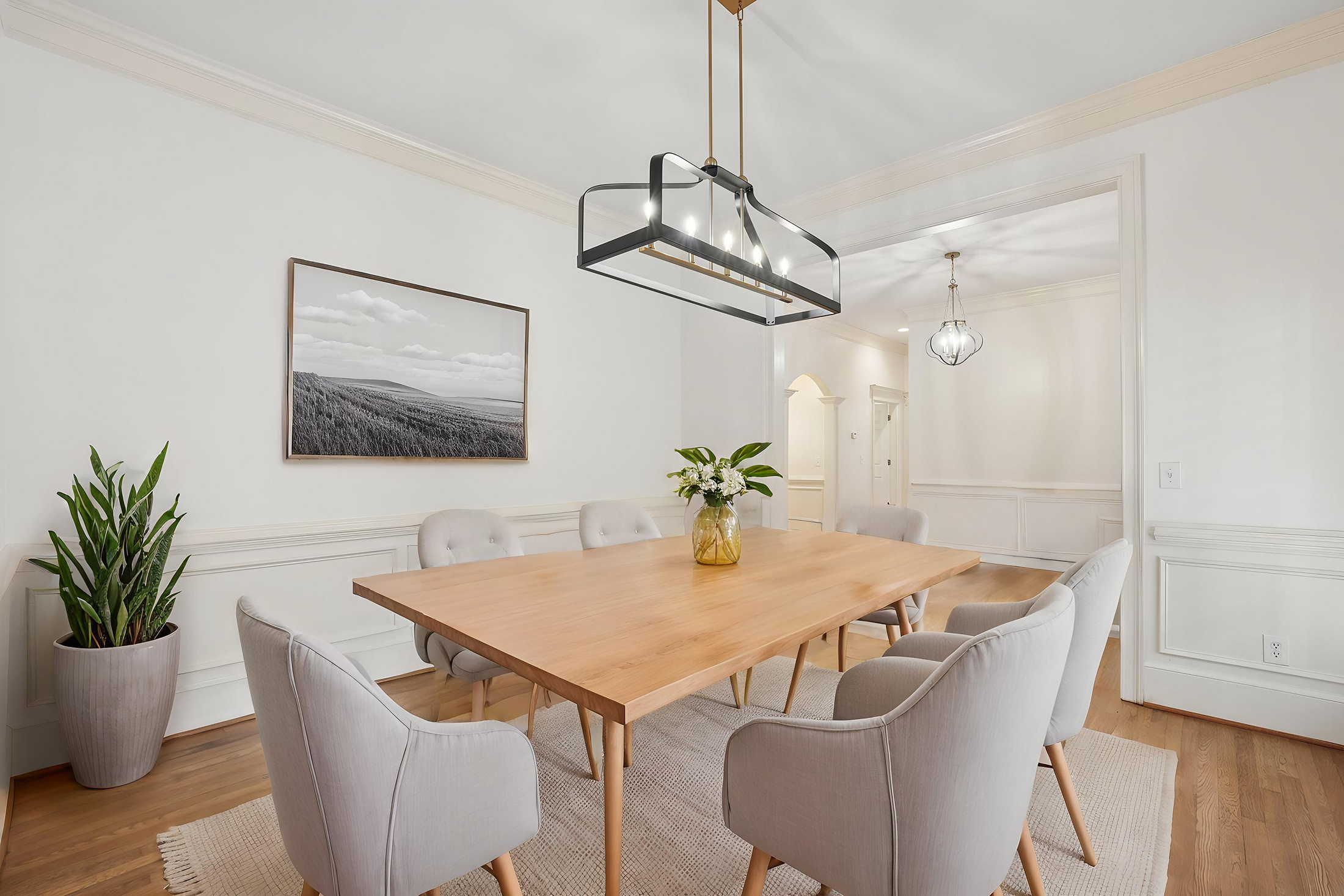  Handsome Updated Home with Amazing Space, Indoors and Out - 物件實景