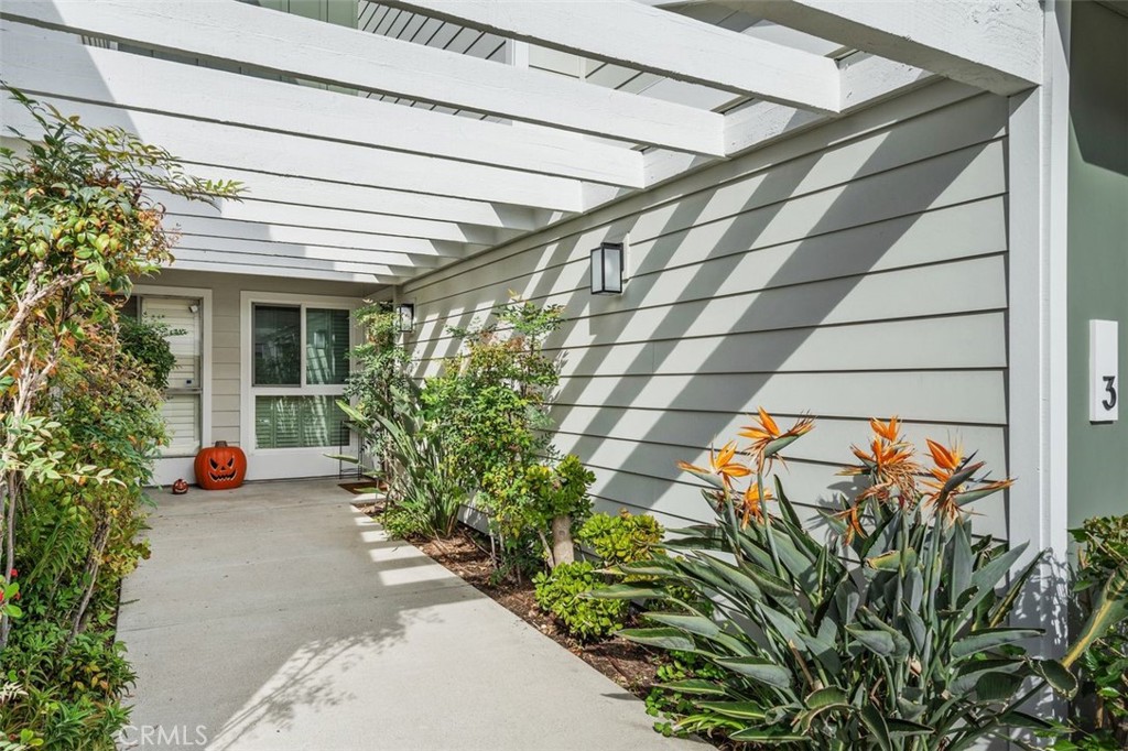 Northridge, California, 91325, United States, 2 Bedrooms Bedrooms, ,3 BathroomsBathrooms,Residential,For Sale,1991947