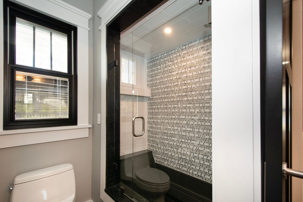 Carver, Massachusetts, 02330, United States, 5 Bedrooms Bedrooms, ,6 BathroomsBathrooms,Residential,For Sale,2005561