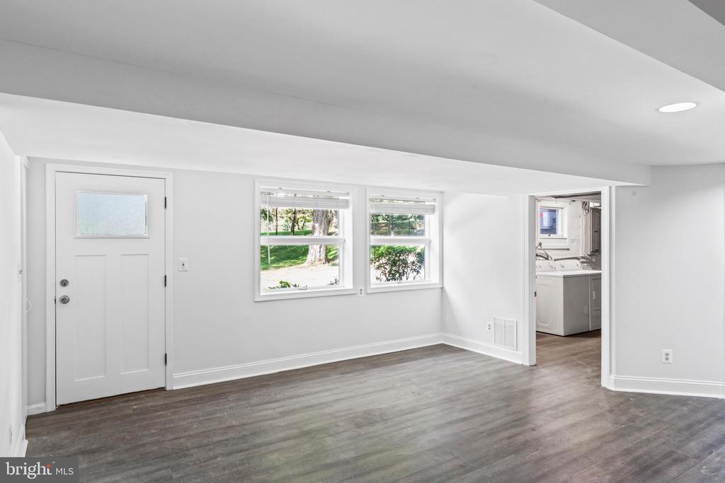 Falls Church, Virginia, 22043, United States, 5 Bedrooms Bedrooms, ,3 BathroomsBathrooms,Residential,For Sale,1977846