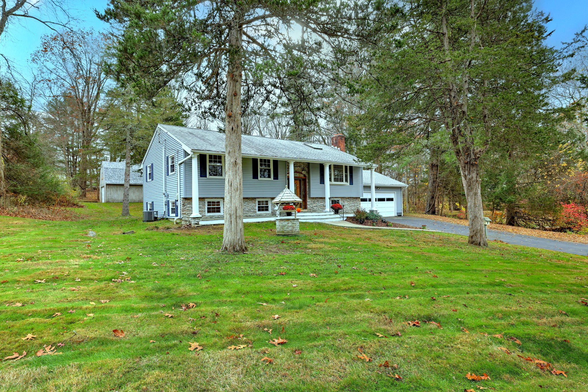 Newtown, Connecticut, 06482, United States, 4 Bedrooms Bedrooms, ,2 BathroomsBathrooms,Residential,For Sale,1990994