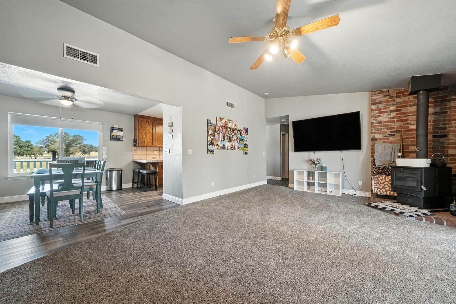 Valley Springs, California, 95252, United States, 3 Bedrooms Bedrooms, ,2 BathroomsBathrooms,Residential,For Sale,1984157