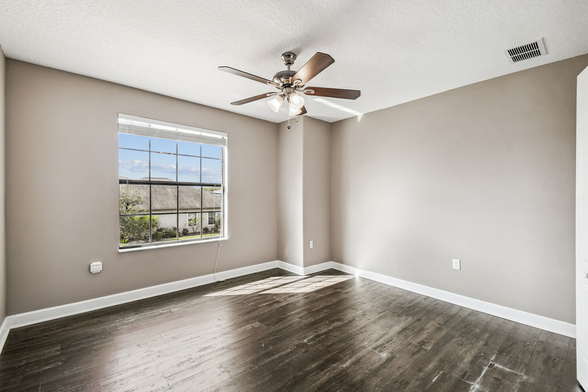 New Port Richey, Florida, 34655, United States, 6 Bedrooms Bedrooms, ,4 BathroomsBathrooms,Residential,For Sale,1980137