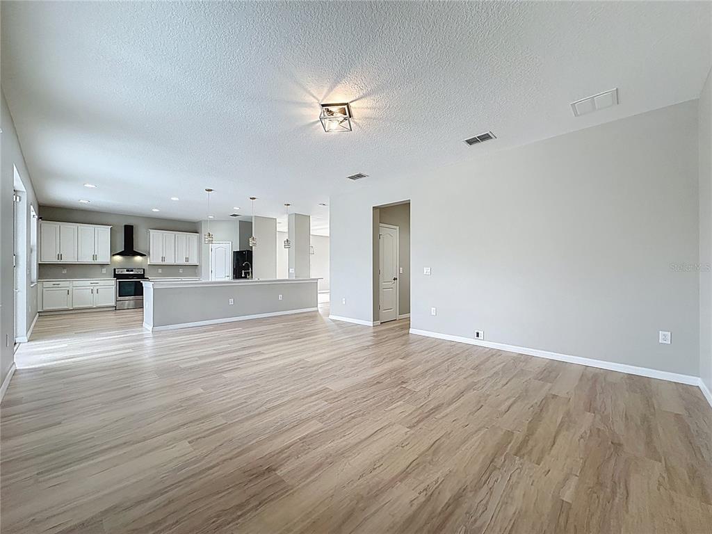 Davenport, Florida, 33896, United States, 5 Bedrooms Bedrooms, ,4 BathroomsBathrooms,Residential,For Sale,1839157