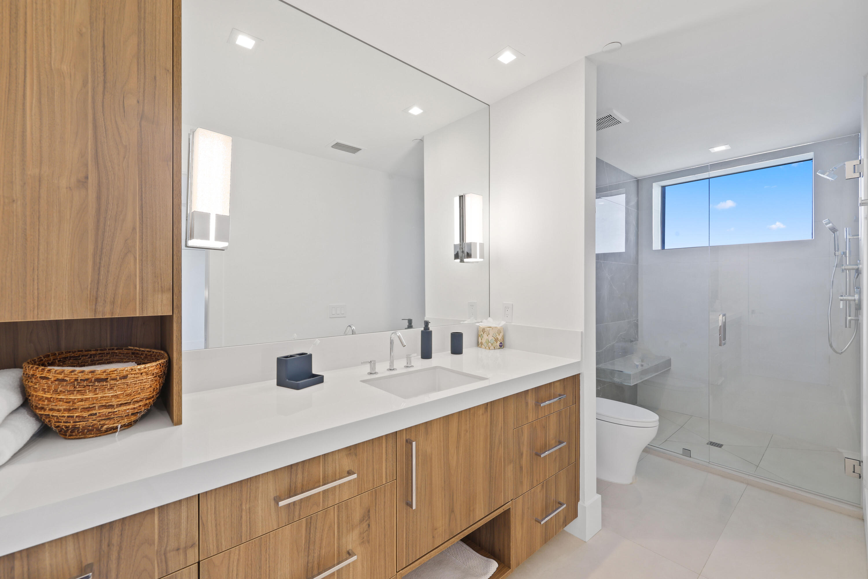 Delray Beach, Florida, 33483, United States, 3 Bedrooms Bedrooms, ,4 BathroomsBathrooms,Residential,For Sale,1940237