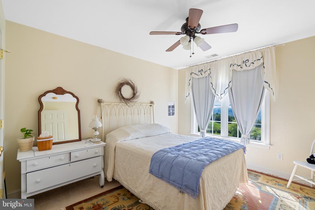 Gore, Virginia, 22637, United States, 4 Bedrooms Bedrooms, ,4 BathroomsBathrooms,Residential,For Sale,1987916