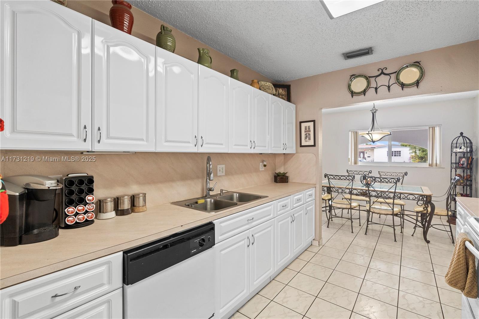 Hialeah, Florida, 33012, United States, 4 Bedrooms Bedrooms, ,4 BathroomsBathrooms,Residential,For Sale,1840227