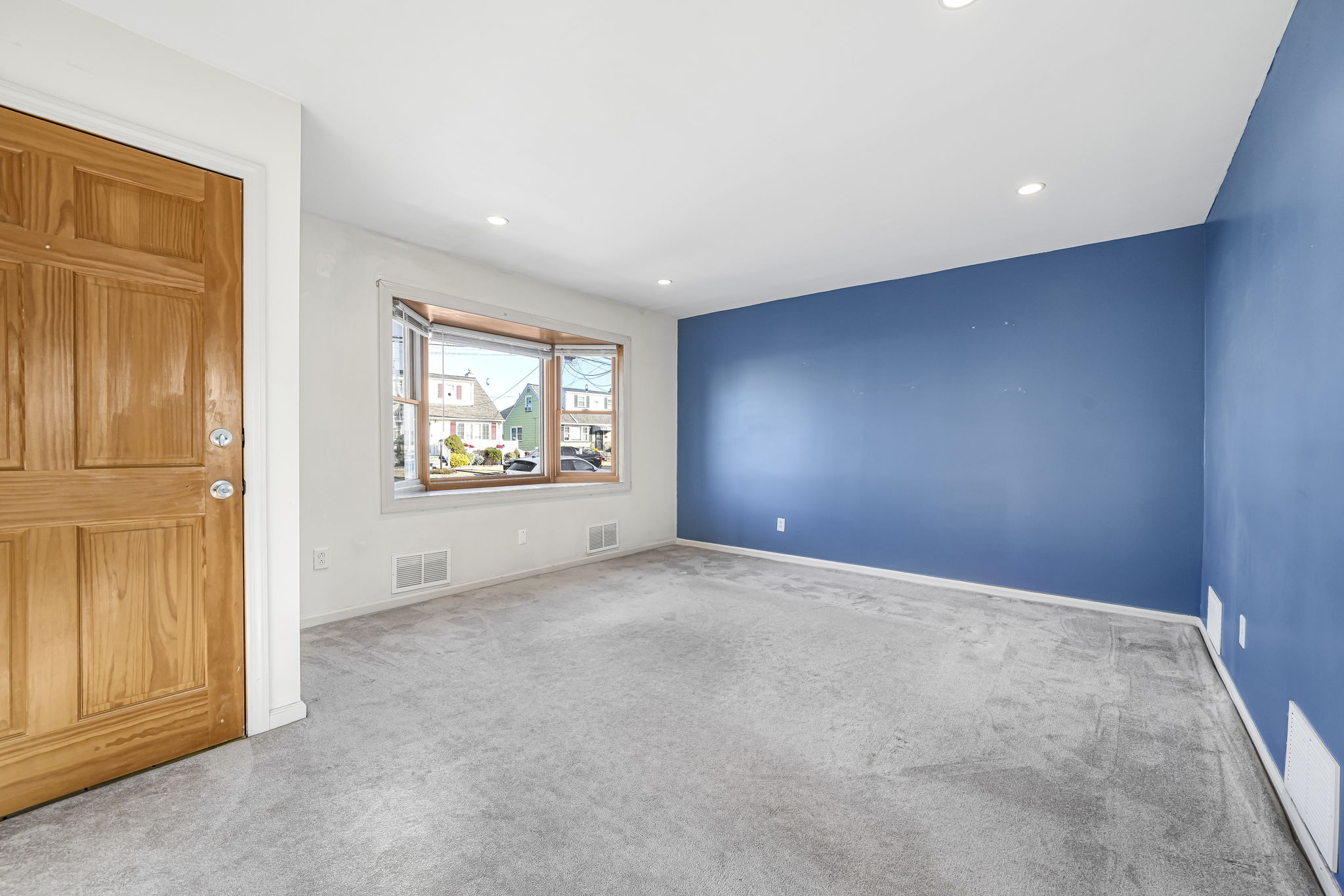 Elmwood Park, New Jersey, 07407, United States, 4 Bedrooms Bedrooms, ,2 BathroomsBathrooms,Residential,For Sale,2009645