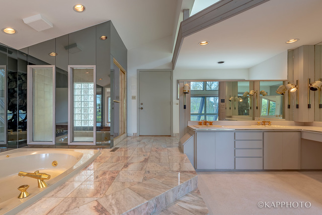 Joliet, Illinois, 60404, United States, 5 Bedrooms Bedrooms, ,6 BathroomsBathrooms,Residential,For Sale,1887940
