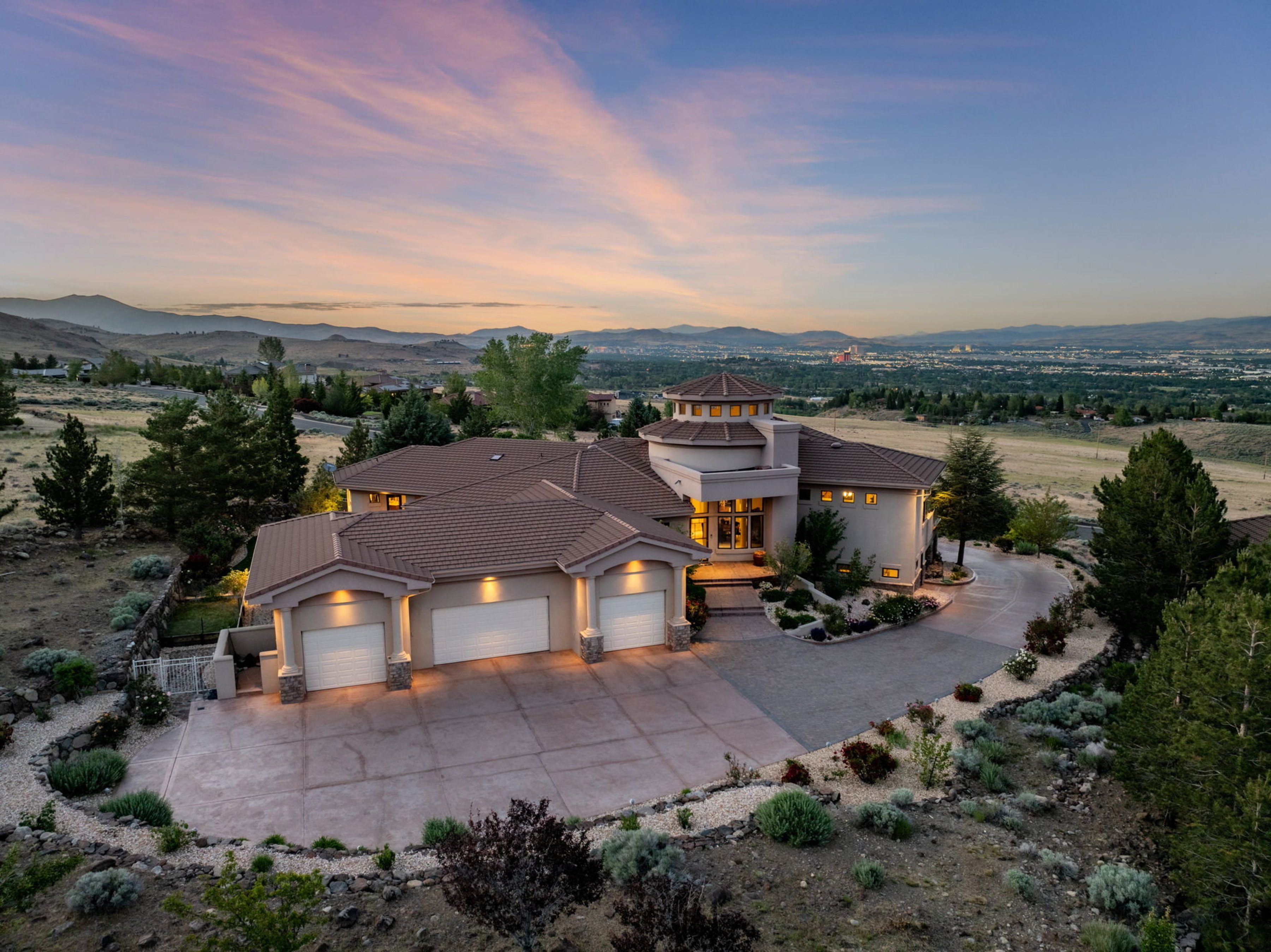  Stunning Custom Home with Breathtaking Views in Reno - 物件實景