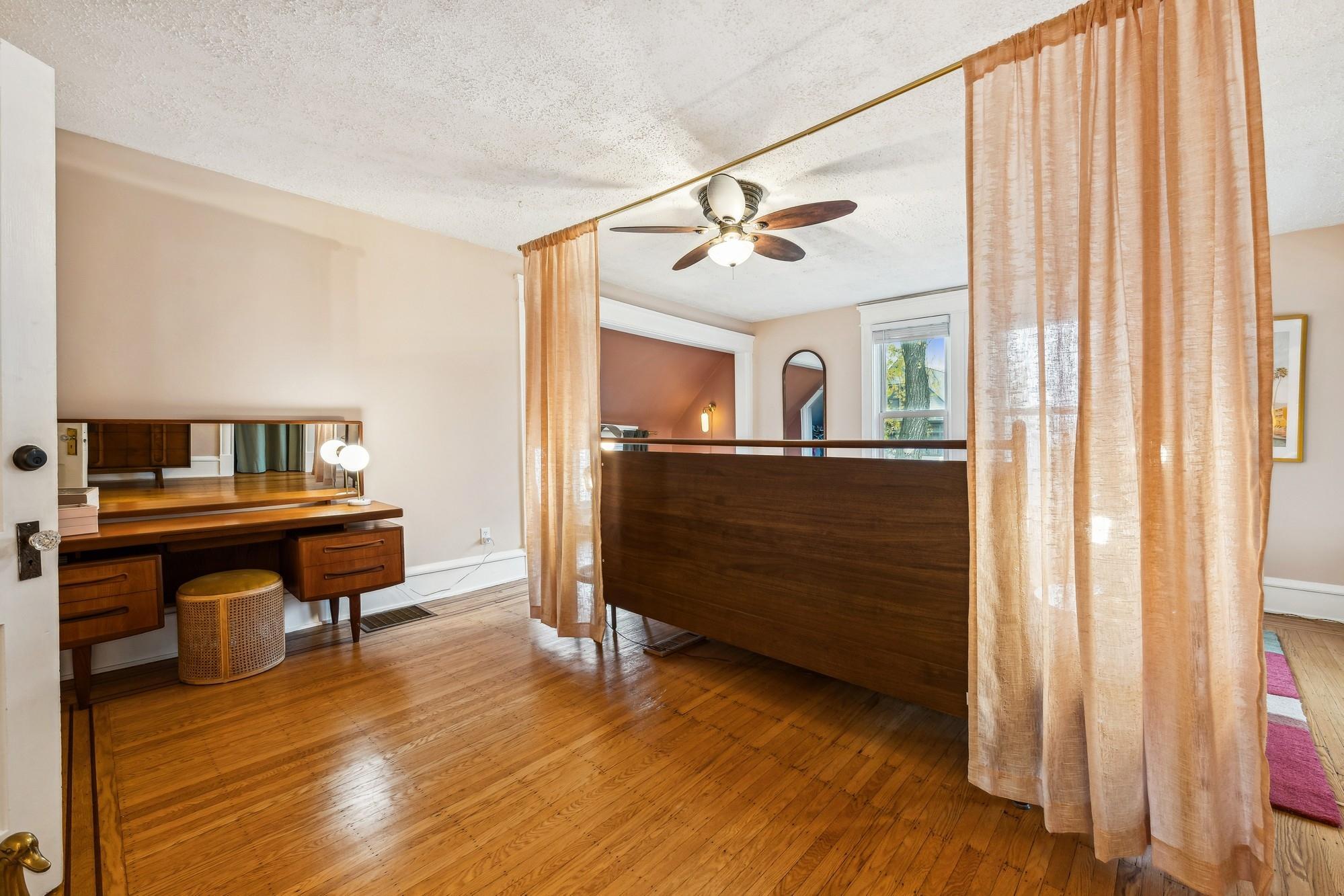 Minneapolis, Minnesota, 55408, United States, 4 Bedrooms Bedrooms, ,2 BathroomsBathrooms,Residential,For Sale,1898421