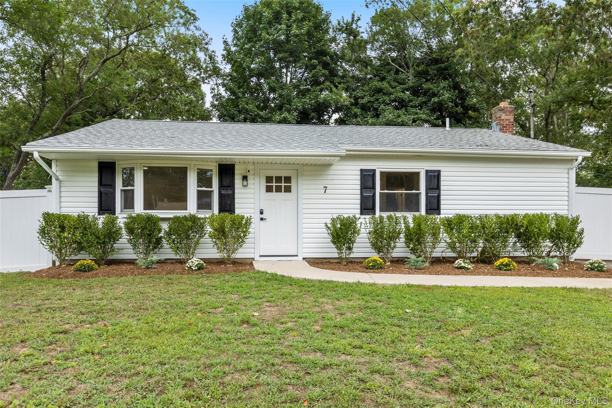 7 Artist Drive, Middle Island, NY, 11953 