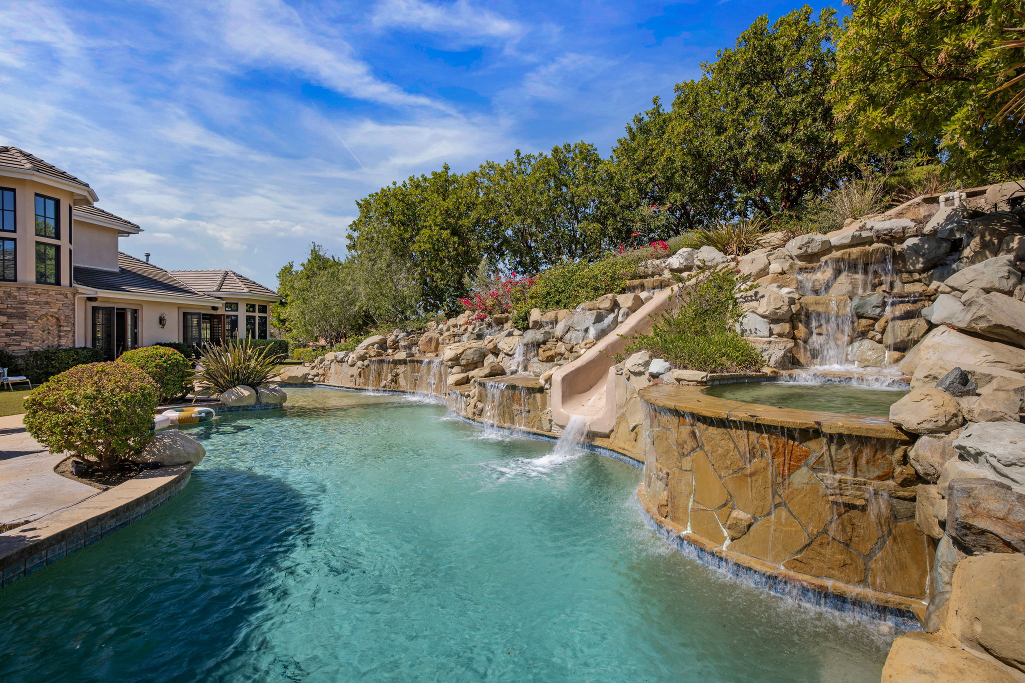  710   Rancho Dos Vientos Dr - 物件實景