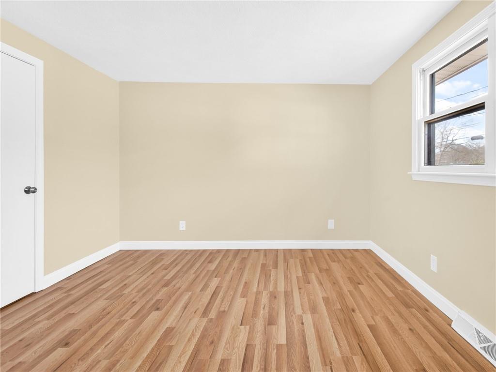 Warwick, Rhode Island, 02889, United States, 3 Bedrooms Bedrooms, ,3 BathroomsBathrooms,Residential,For Sale,2030234