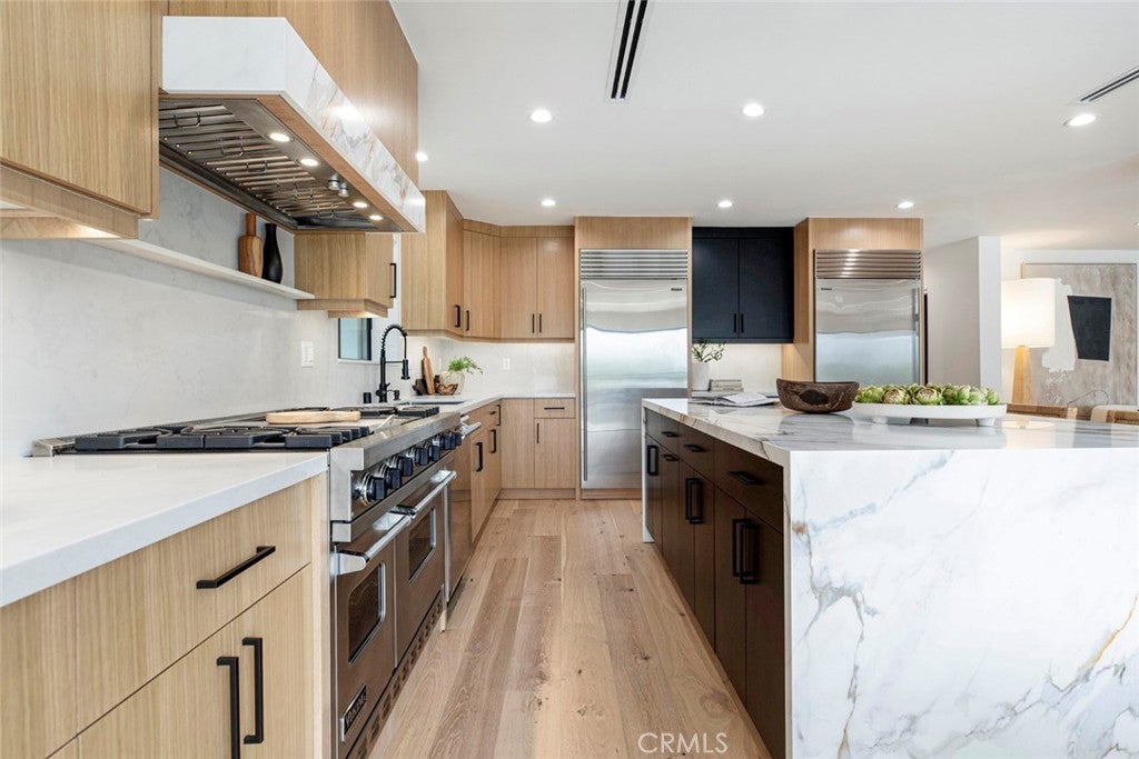 Encino, California, 91316, United States, 6 Bedrooms Bedrooms, ,5 BathroomsBathrooms,Residential,For Sale,1938851