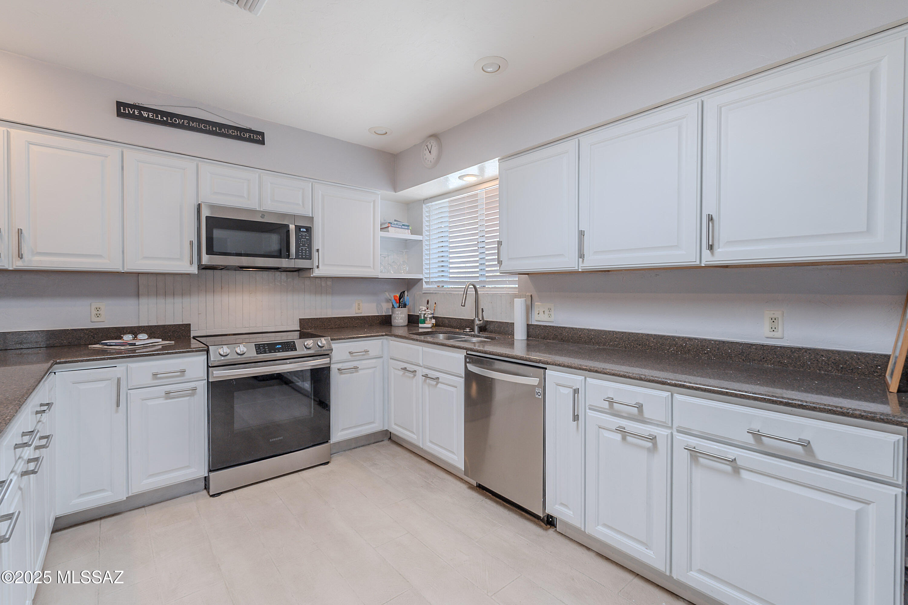 Tucson, Arizona, 85745, United States, 3 Bedrooms Bedrooms, ,2 BathroomsBathrooms,Residential,For Sale,1857796