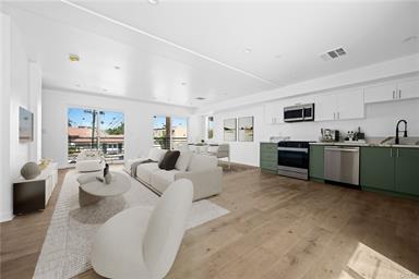 Van Nuys, California, 91405, United States, 11 Bedrooms Bedrooms, ,Residential,For Sale,1763615
