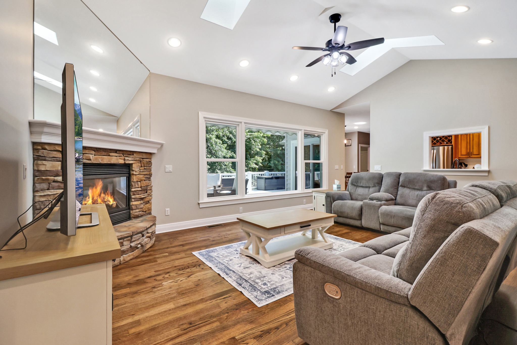 Crossville, Tennessee, 38558, United States, 4 Bedrooms Bedrooms, ,3 BathroomsBathrooms,Residential,For Sale,1976801