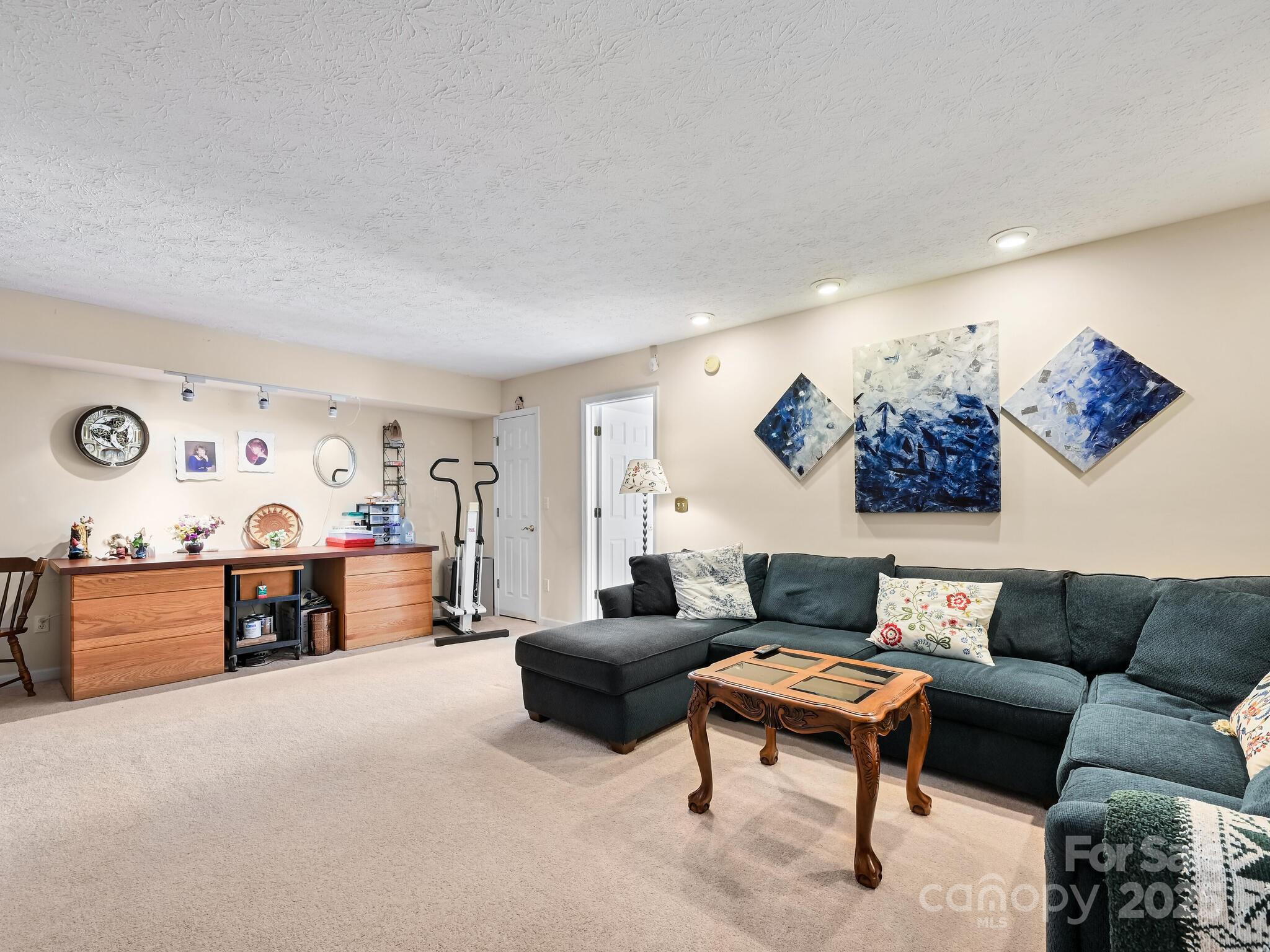 Hendersonville, North Carolina, 28739, United States, 3 Bedrooms Bedrooms, ,3 BathroomsBathrooms,Residential,For Sale,2005496