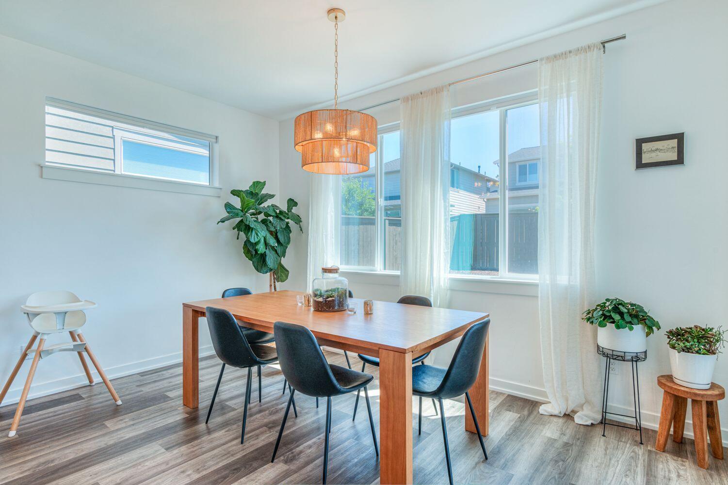 Bend, Oregon, 97702, United States, 3 Bedrooms Bedrooms, ,3 BathroomsBathrooms,Residential,For Sale,1977775