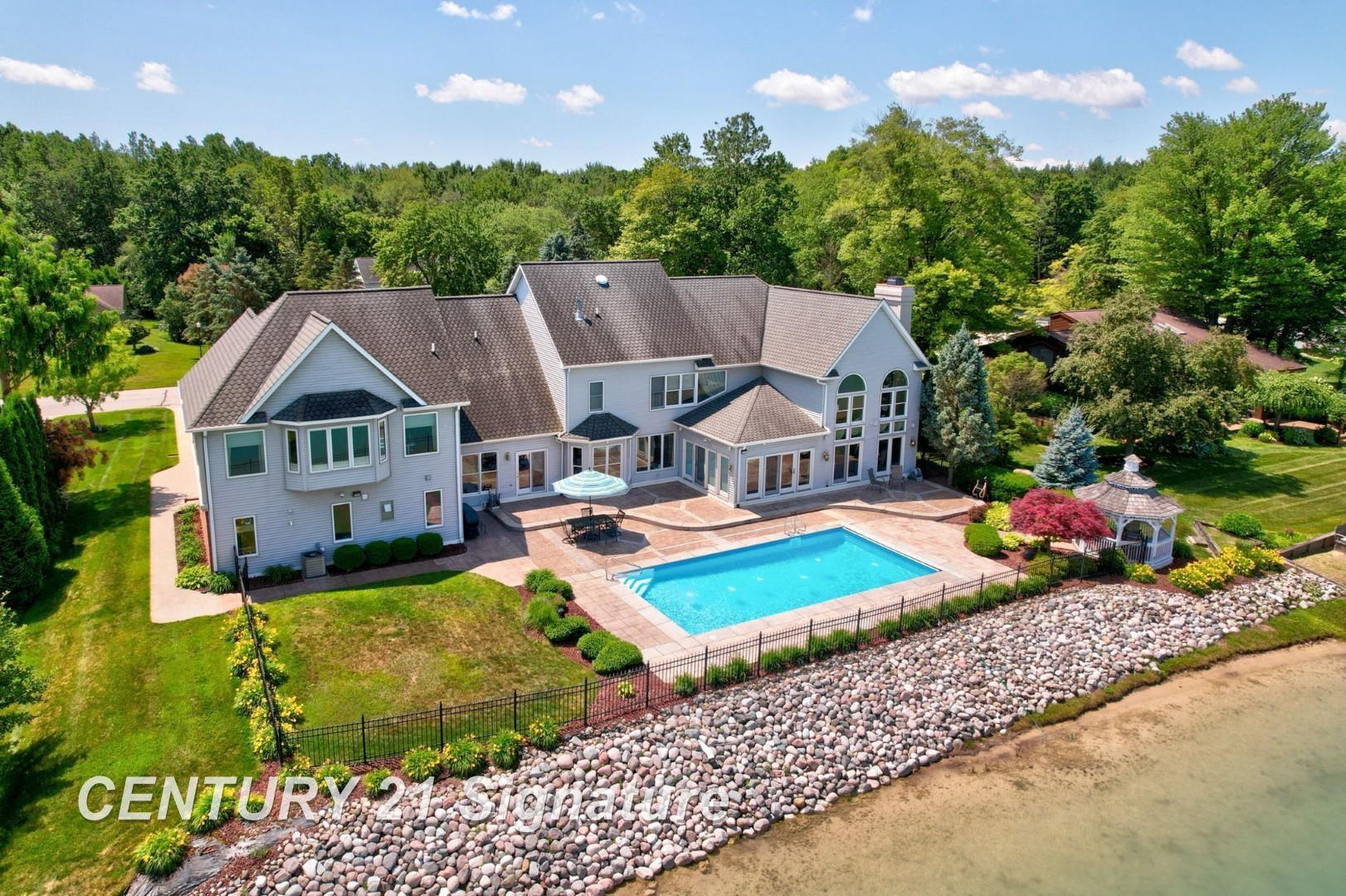 Saginaw, Michigan, 48609, United States, 4 Bedrooms Bedrooms, ,7 BathroomsBathrooms,Residential,For Sale,1980528