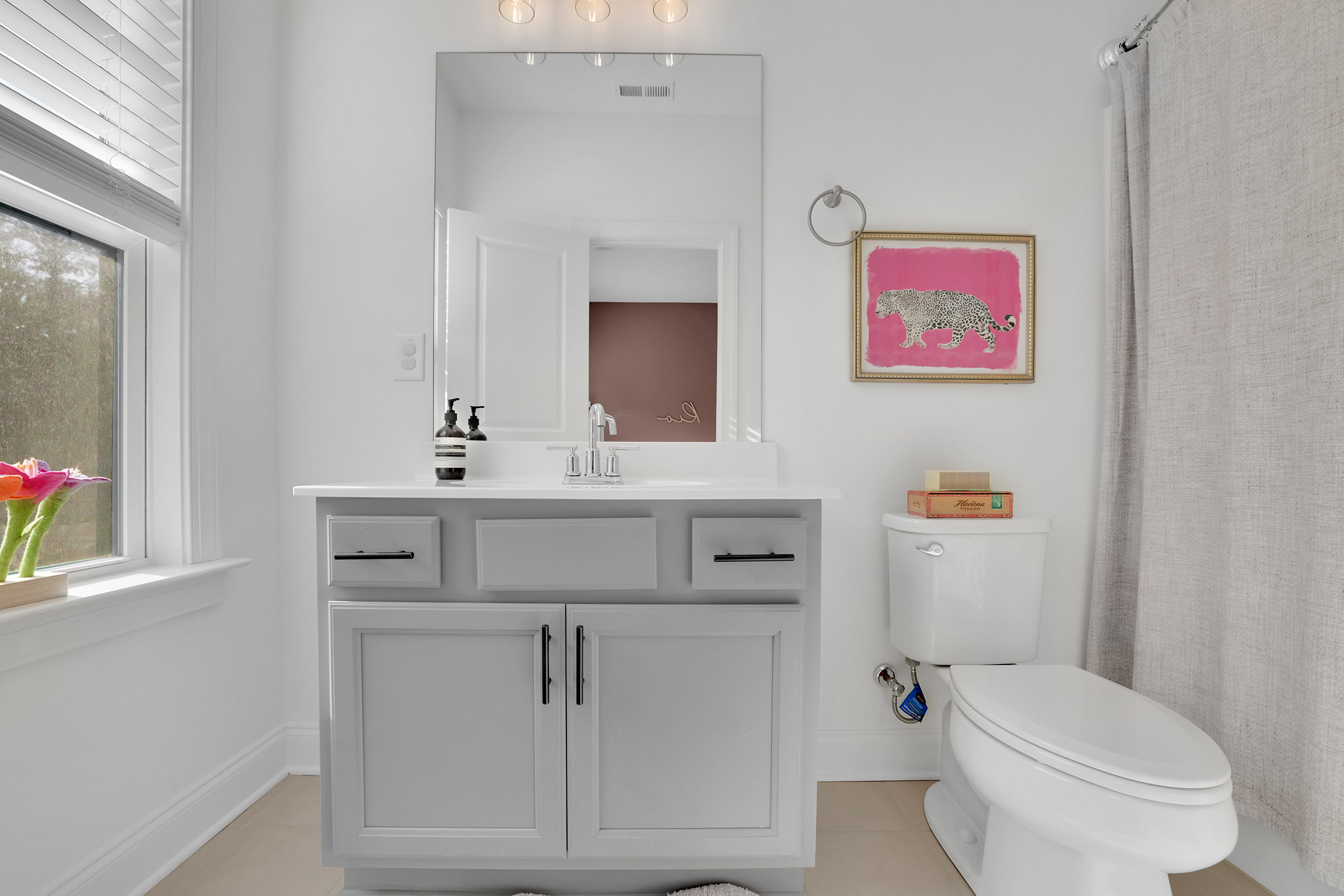  Thoughtfully Designed Townhome in Gated Enclave - 物件實景