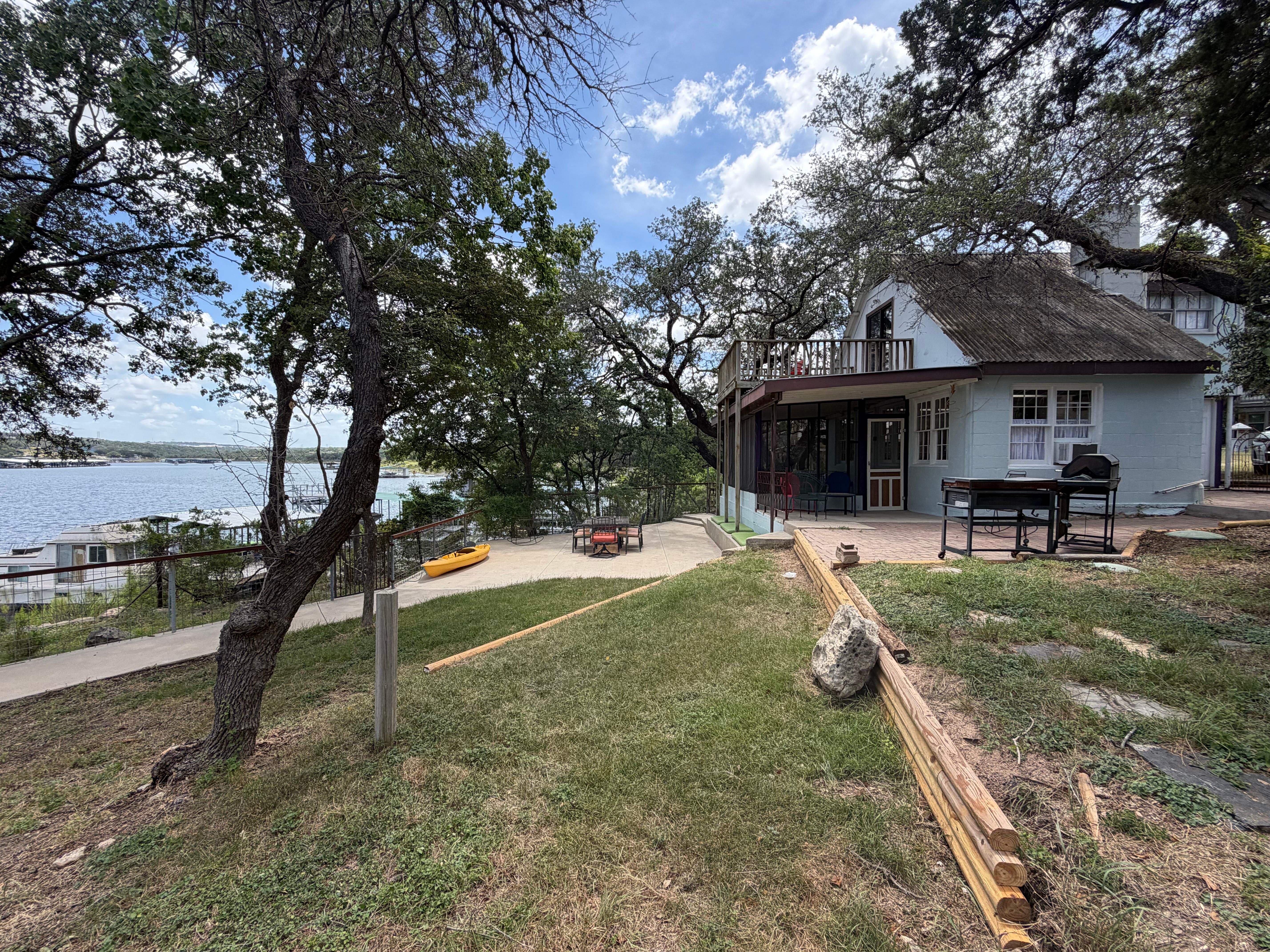  JUST LISTED - Charming lakefront retreat on Lake Travis - 物件實景