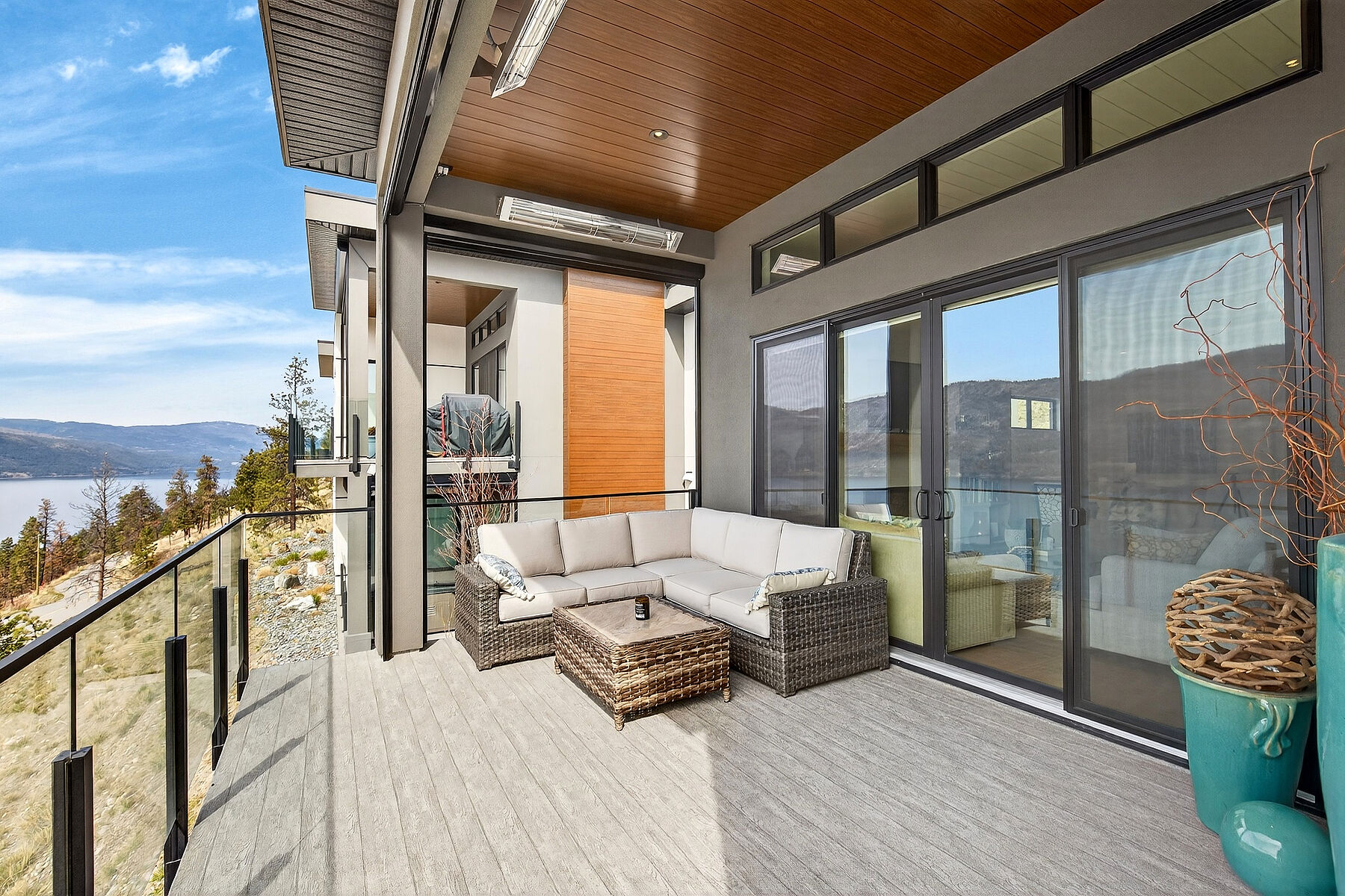  Elevated Lake Country Living - 物件實景