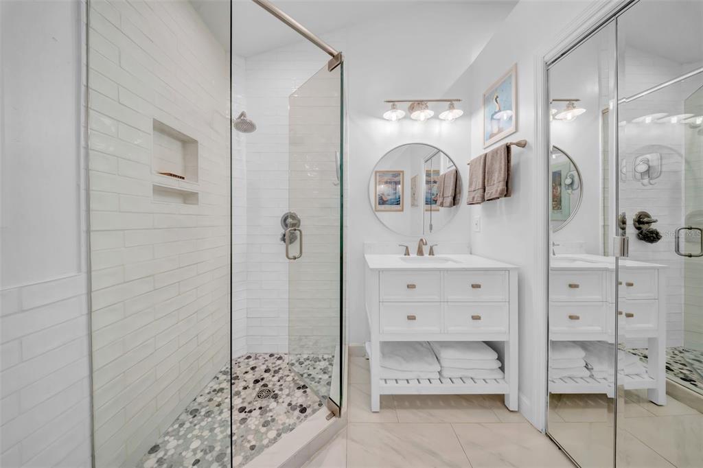 St Petersburg, Florida, 33704, United States, 2 Bedrooms Bedrooms, ,2 BathroomsBathrooms,Residential,For Sale,1897453