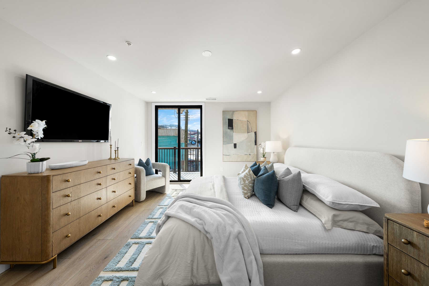  323 E Oak Avenue #202 - 物件實景