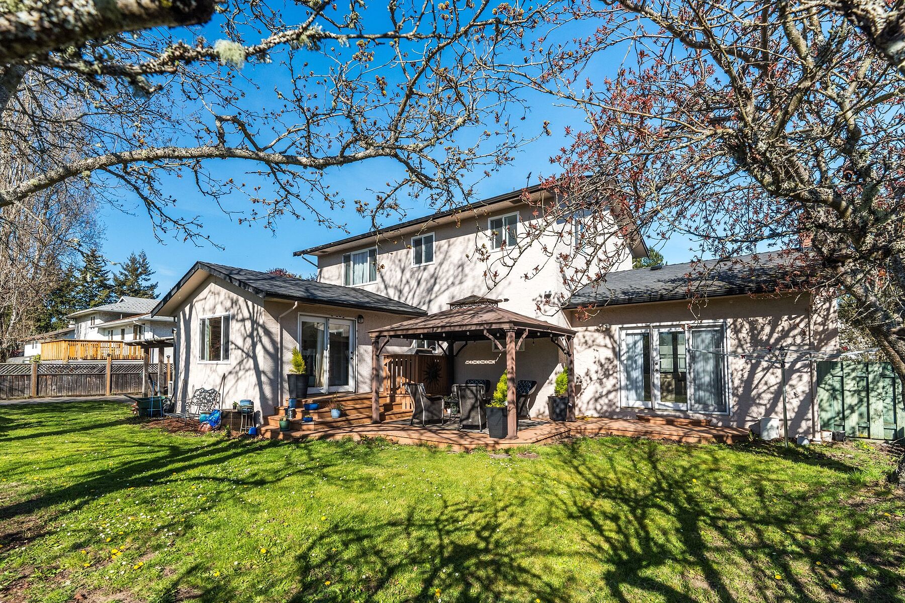  Gordon Head Family Home - 物件實景