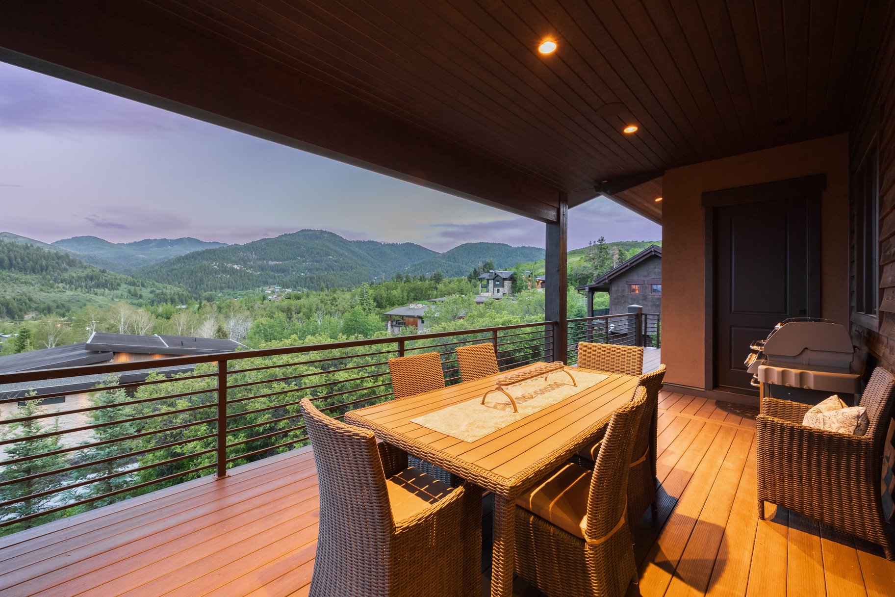  Luxury Custom Home in the Coveted Woods of Parleys Lane - 物件實景