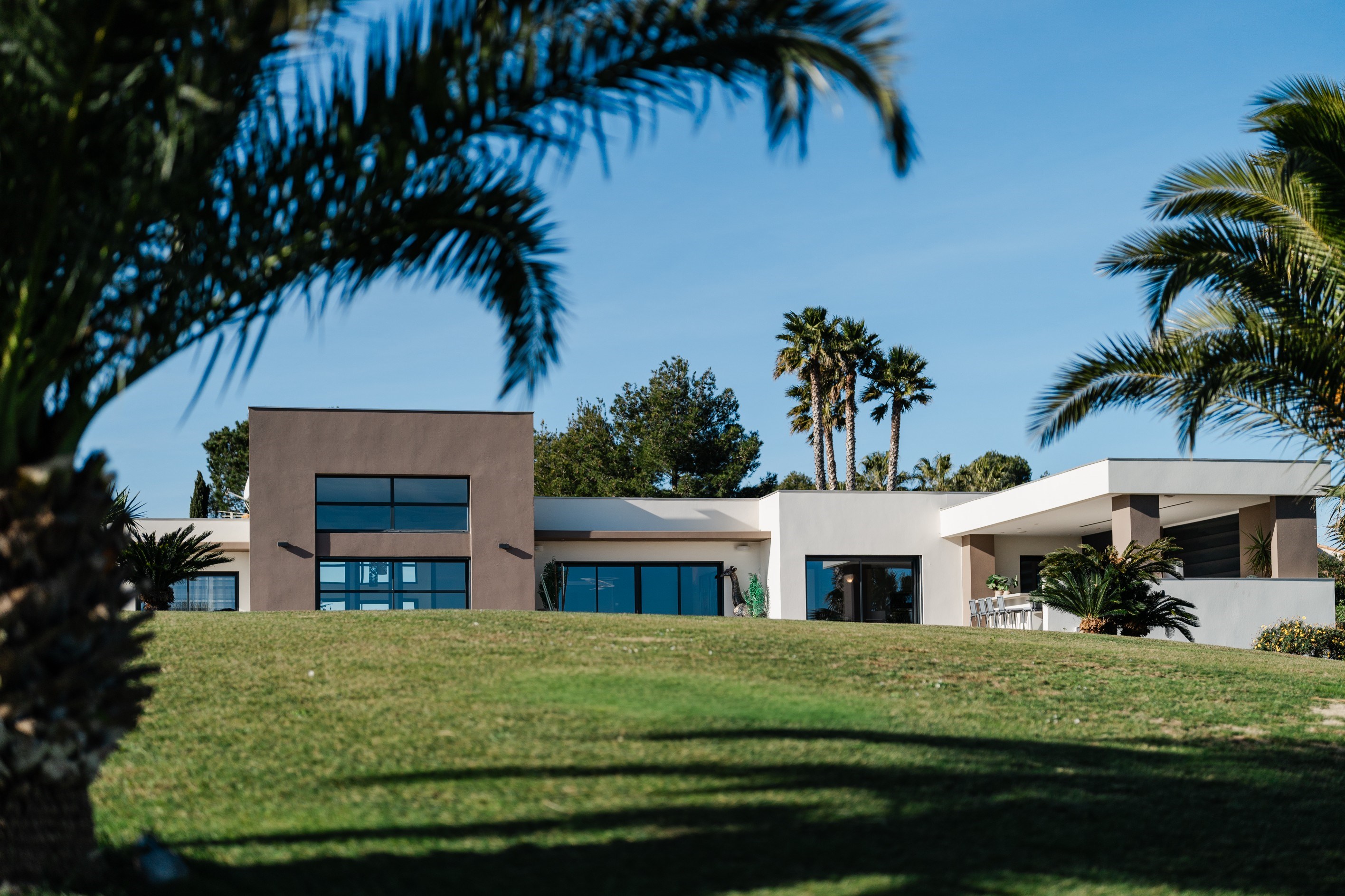  Exceptional contemporary single-storey home with pool - 物件實景