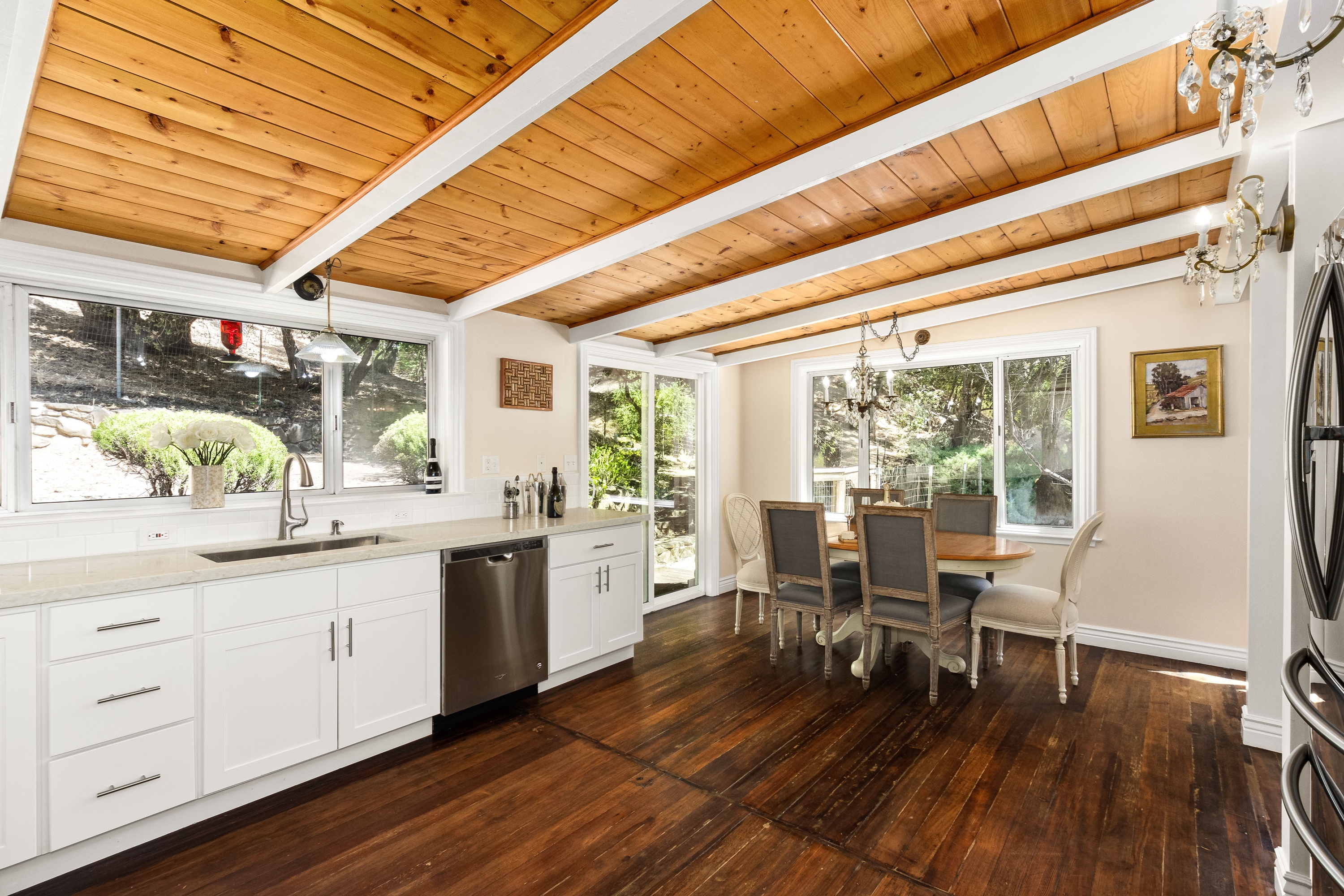  Hillside Haven with Panoramic Views and Modern Upgrades - 物件實景
