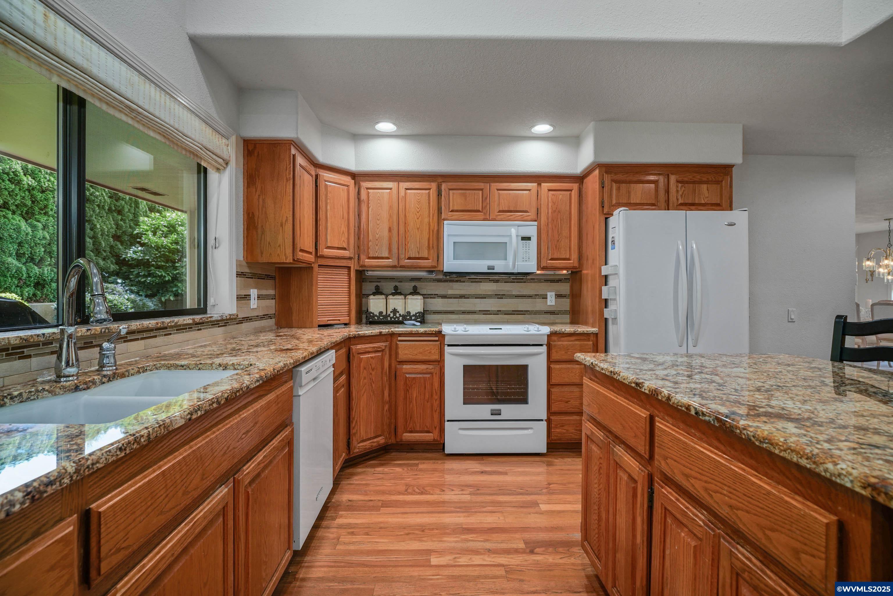 Salem, Oregon, 97302, United States, 5 Bedrooms Bedrooms, ,4 BathroomsBathrooms,Residential,For Sale,1906348