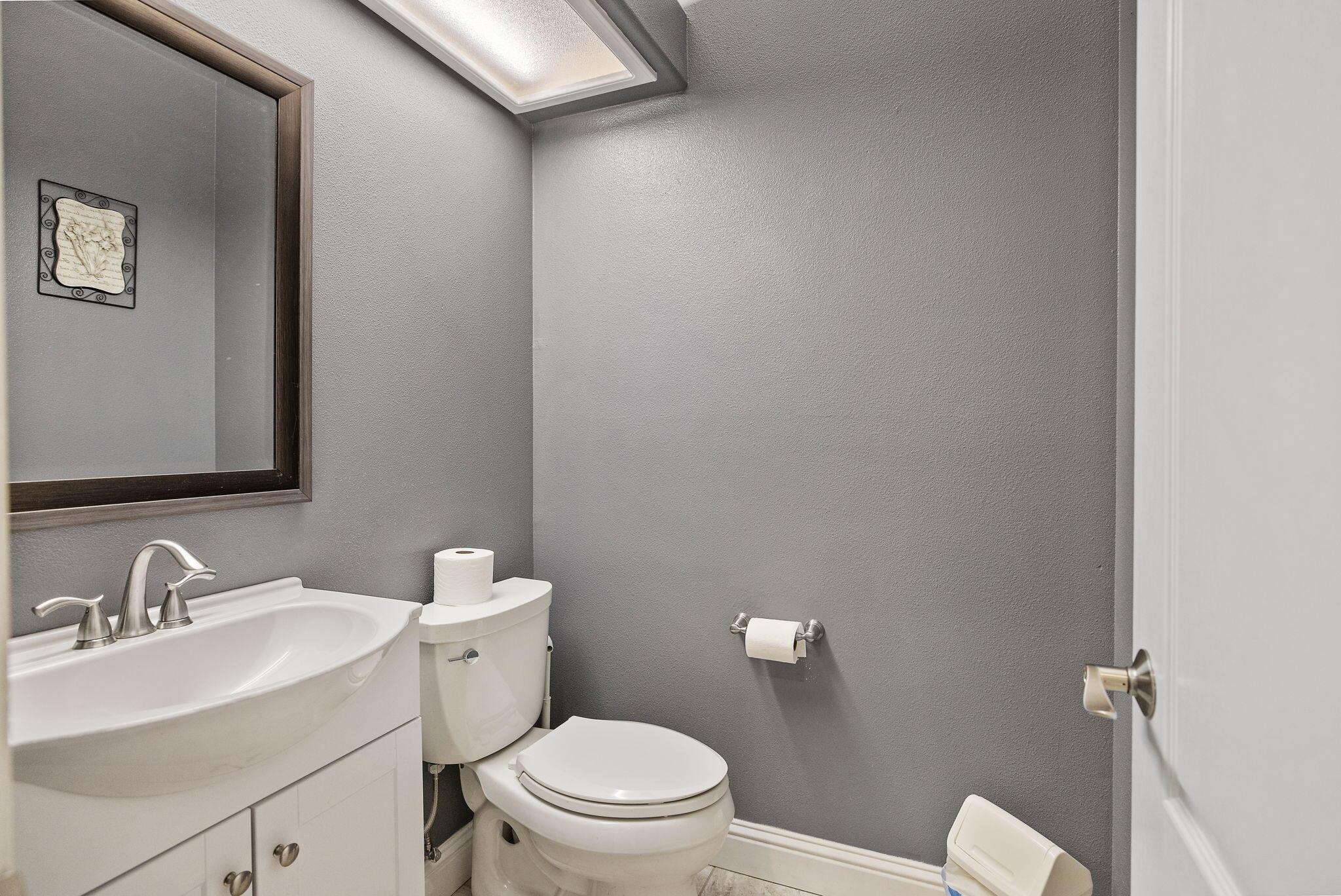 Visalia, California, 93292, United States, 4 Bedrooms Bedrooms, ,3 BathroomsBathrooms,Residential,For Sale,1977045