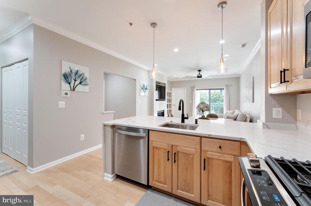Reston, Virginia, 20190, United States, 2 Bedrooms Bedrooms, ,2 BathroomsBathrooms,Residential,For Sale,1904238