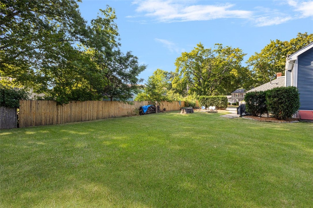 North Kingstown, Rhode Island, 02852, United States, 3 Bedrooms Bedrooms, ,2 BathroomsBathrooms,Residential,For Sale,1991417