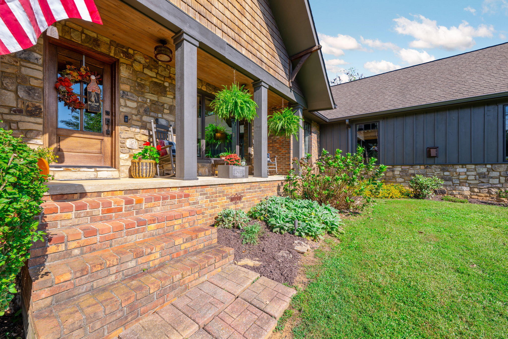 Harrison, Tennessee, 37341, United States, 4 Bedrooms Bedrooms, ,4 BathroomsBathrooms,Residential,For Sale,1951177