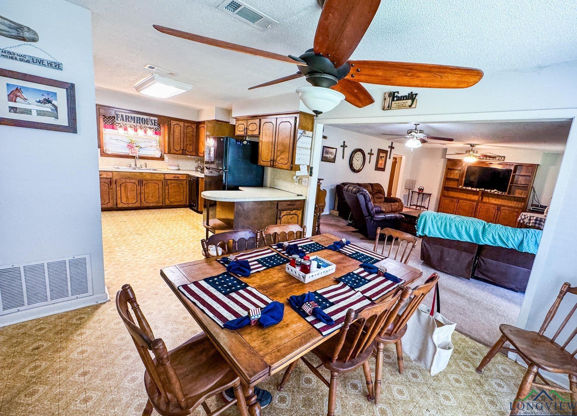 Linden, Texas, 75563, United States, 3 Bedrooms Bedrooms, ,3 BathroomsBathrooms,Residential,For Sale,1974630