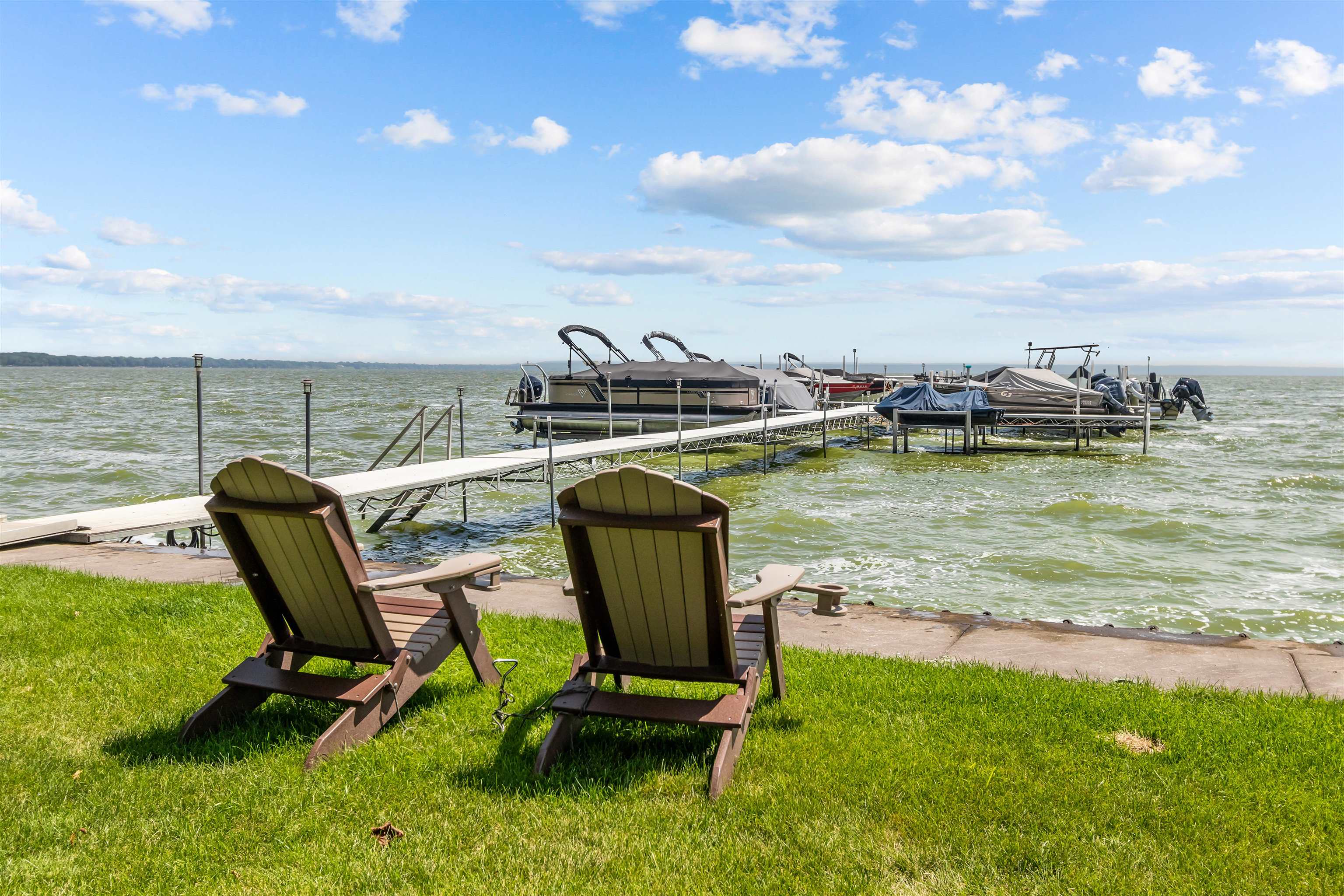 Menasha, Wisconsin, 54952, United States, 3 Bedrooms Bedrooms, ,3 BathroomsBathrooms,Residential,For Sale,1981265