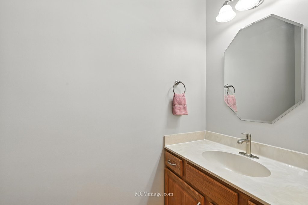 Plainfield, Illinois, 60586, United States, 5 Bedrooms Bedrooms, ,3 BathroomsBathrooms,Residential,For Sale,1927144