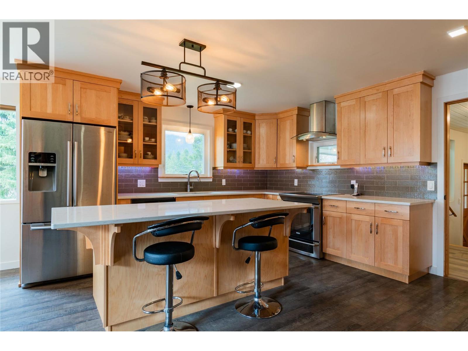 APPLEDALE, British Columbia, V0G 2J0, CA, 5 Bedrooms Bedrooms, ,2 BathroomsBathrooms,Residential,For Sale,1946998