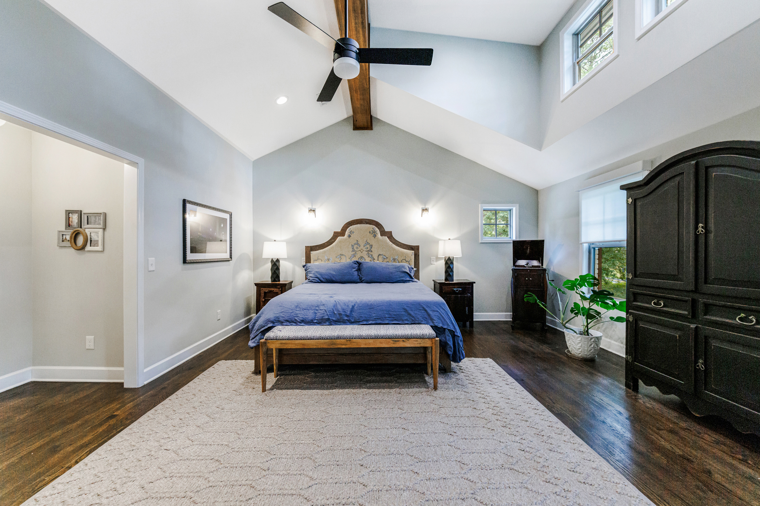  Stunning Fully Renovated Oasis on 2.4+/- Acres - 物件實景