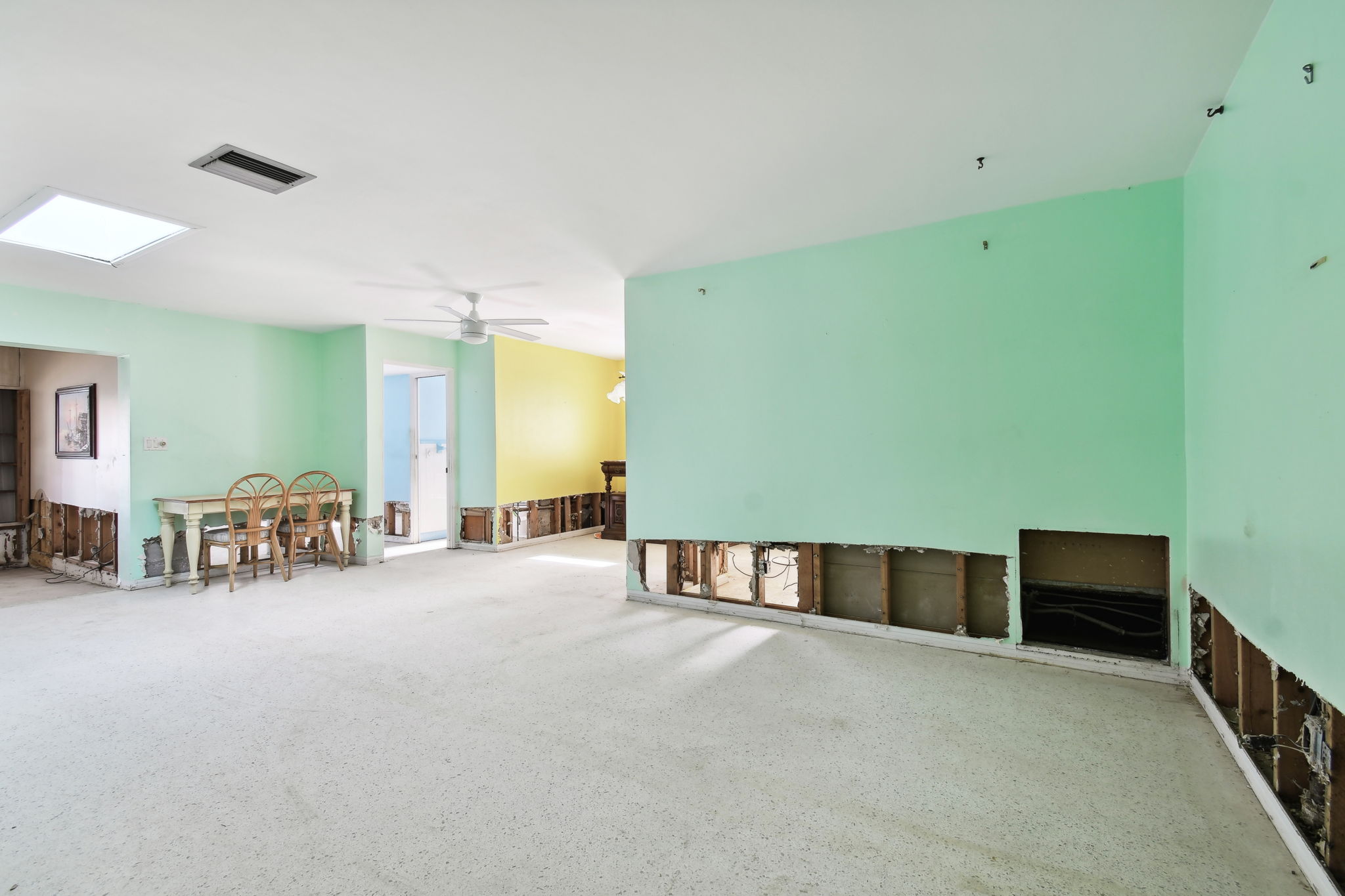 Madeira Beach, Florida, 33708, United States, 3 Bedrooms Bedrooms, ,2 BathroomsBathrooms,Residential,For Sale,1943278