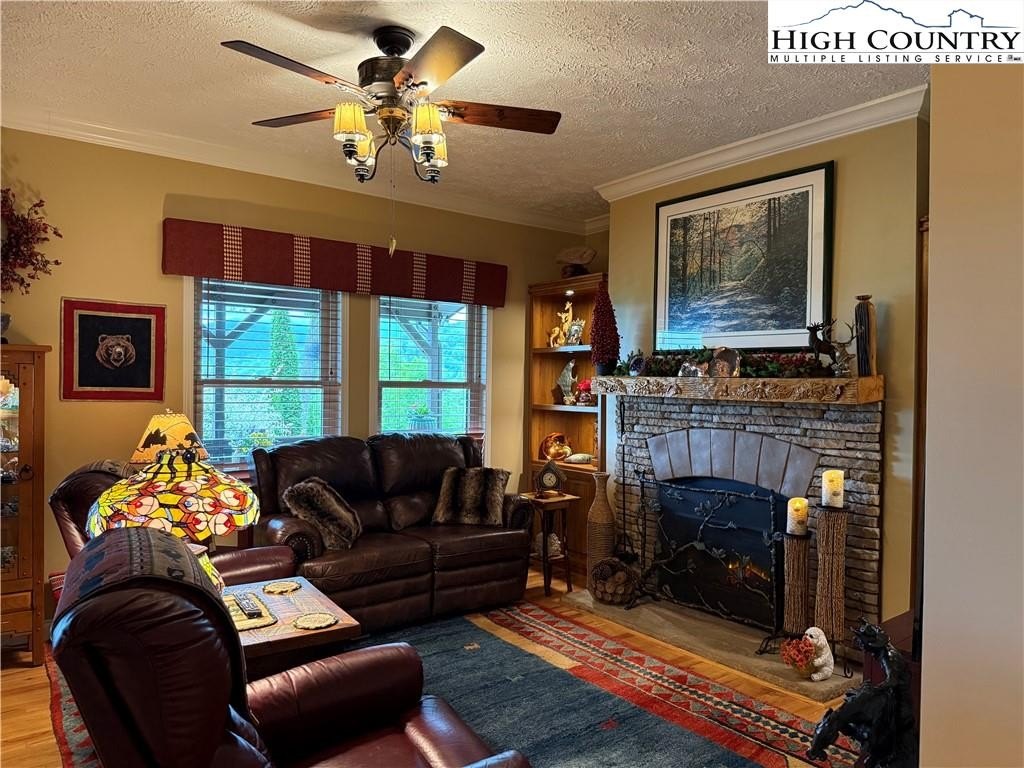 Elk Park, North Carolina, 28622, United States, 3 Bedrooms Bedrooms, ,3 BathroomsBathrooms,Residential,For Sale,1984406